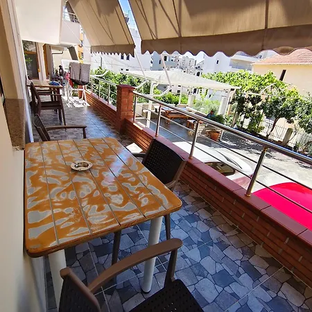 Yana Aparthotel *